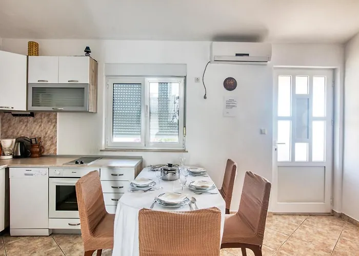 Apartment By The Sea - 2895 *