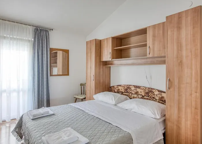 Apartment By The Sea - 2895 *