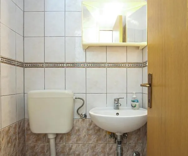 Apartment By The Sea - 2895 *