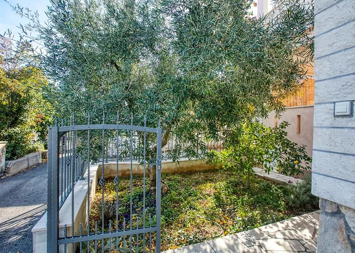 Apartment By The Sea - 2895